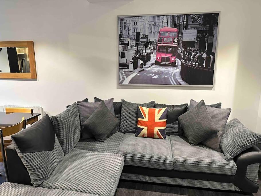 Stunning Flat With Parking Free Near Sutton Station Apartment Cheam Exterior foto