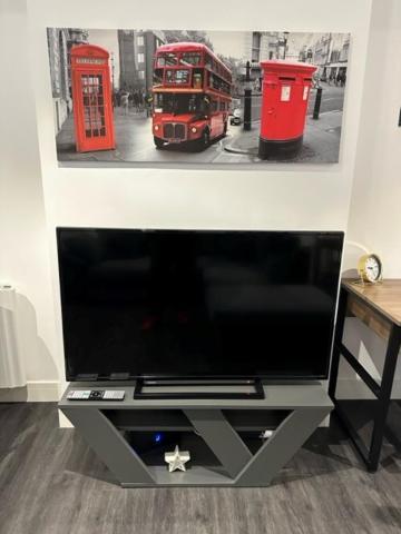 Stunning Flat With Parking Free Near Sutton Station Apartment Cheam Exterior foto