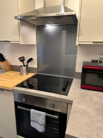 Stunning Flat With Parking Free Near Sutton Station Apartment Cheam Exterior foto