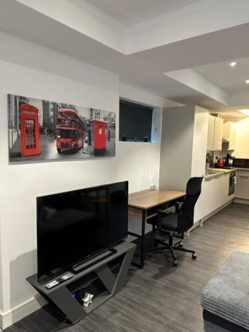 Stunning Flat With Parking Free Near Sutton Station Apartment Cheam Exterior foto